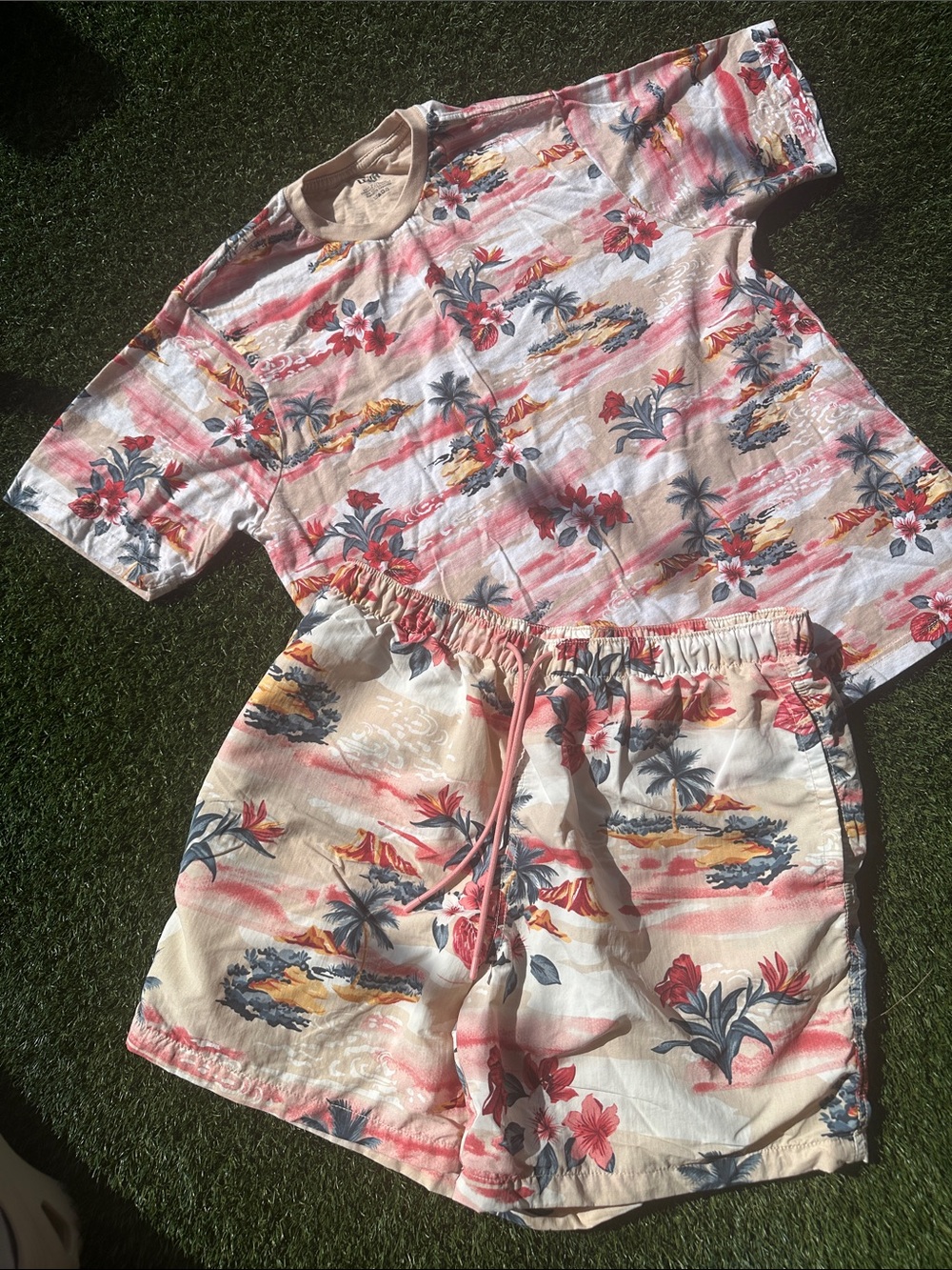 Men's Tropical Floral Short Sleeve Shirt Set in Cream and Coral